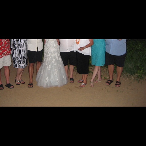 Stunning Wedding Dress - Fits like a true size 4. - Picture 7 of 9